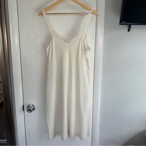 Vintage Cabernet Slip Dress. Cream. Size 38. - Picture 4 of 6